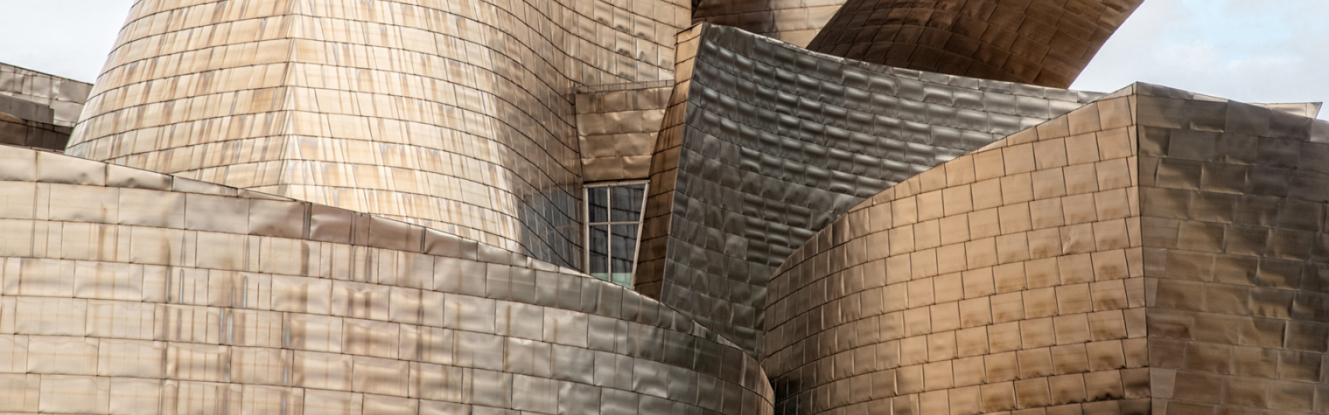 banner_Natalia-Shields-Guggenheim-Bilbao-Titanium-Exterior-2019.20211111004354.jpg